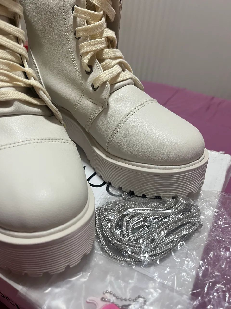 Bota Coturno Pimenta Doce Off White nº 38 - Nova, Nunca Usada - Foto 3