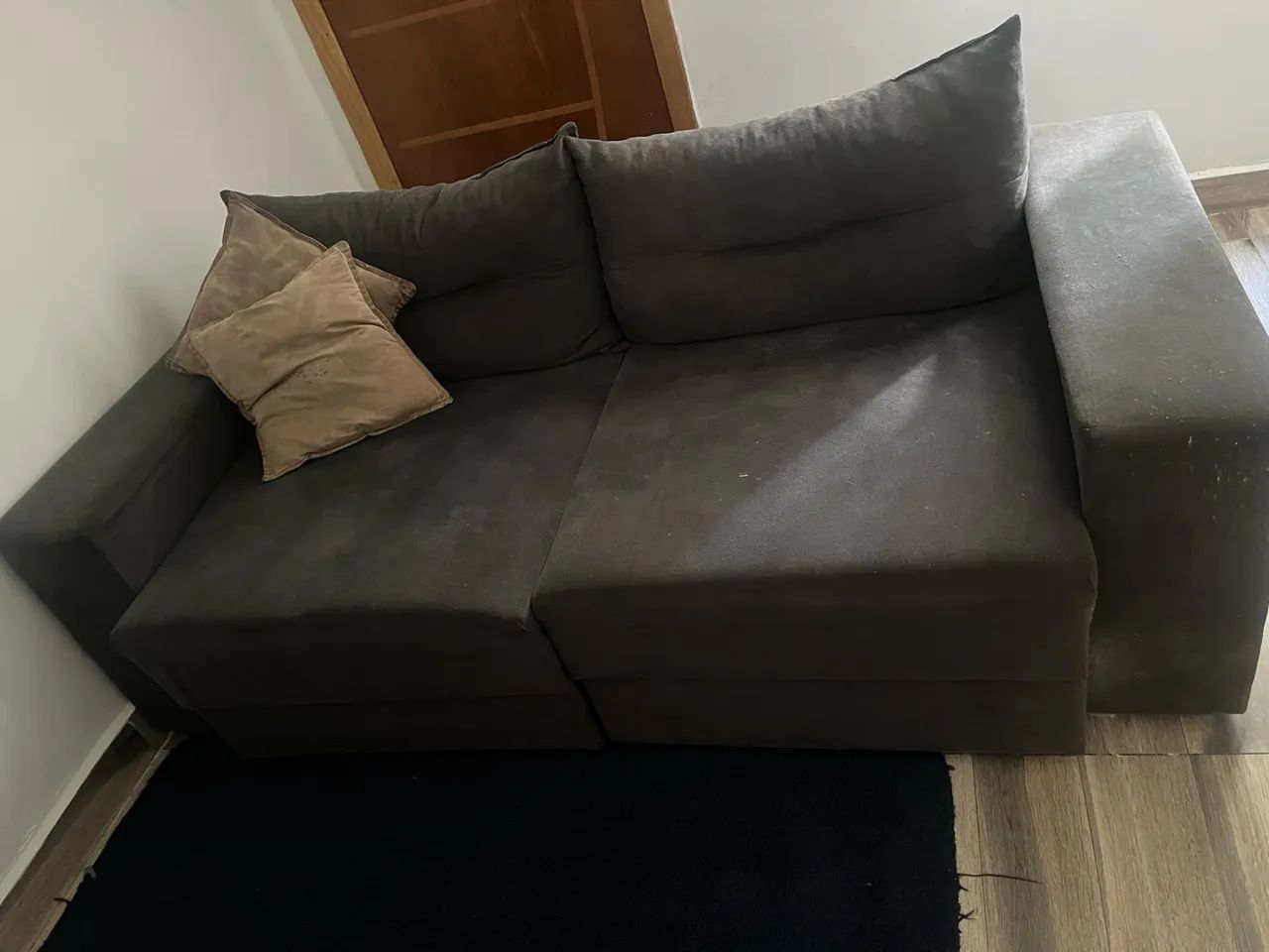 Sofá retrátil com marcas de uso/ precisa ser lavado - Foto 4