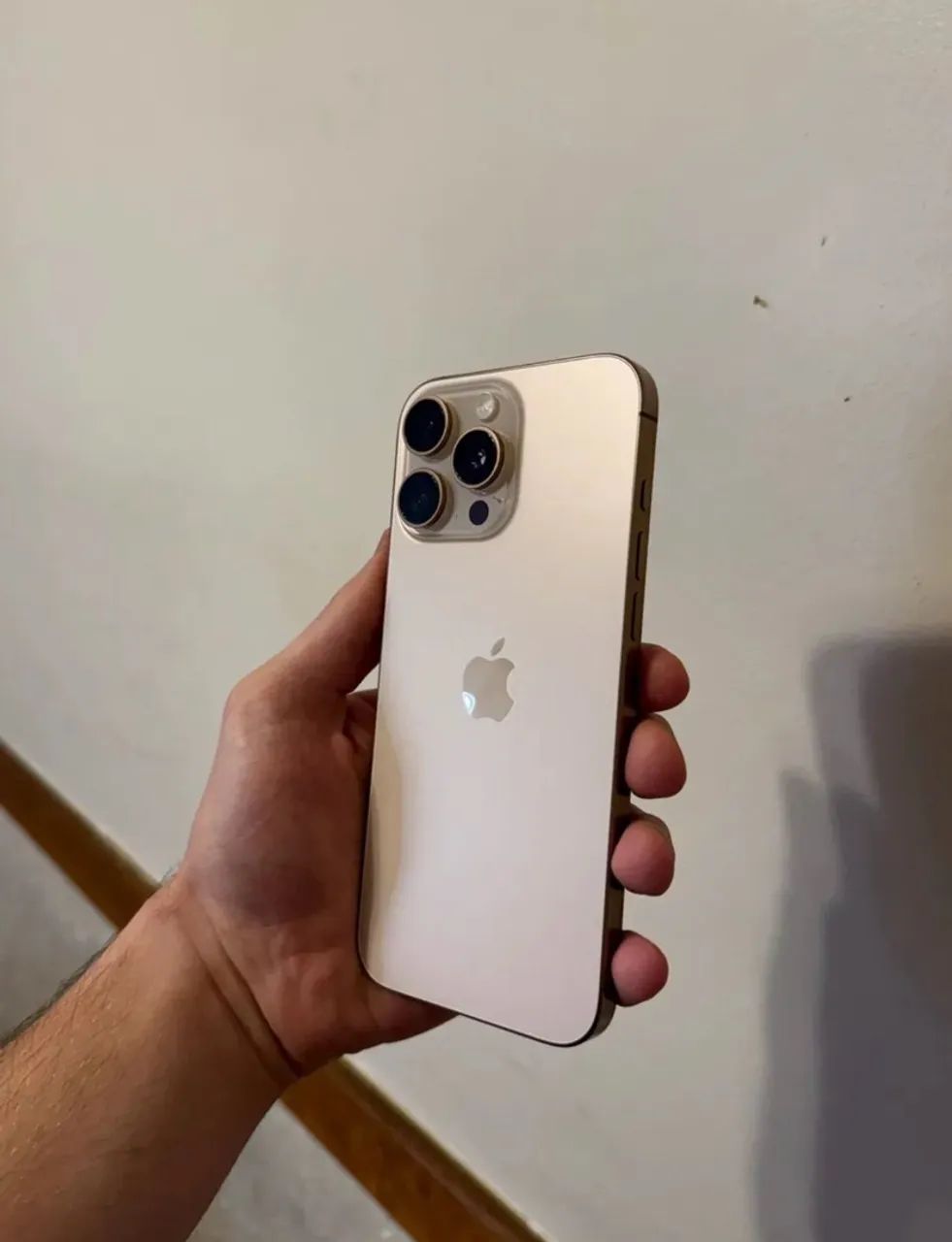iPhone 16 pro Max - 256 GB - Dourado - Foto 3