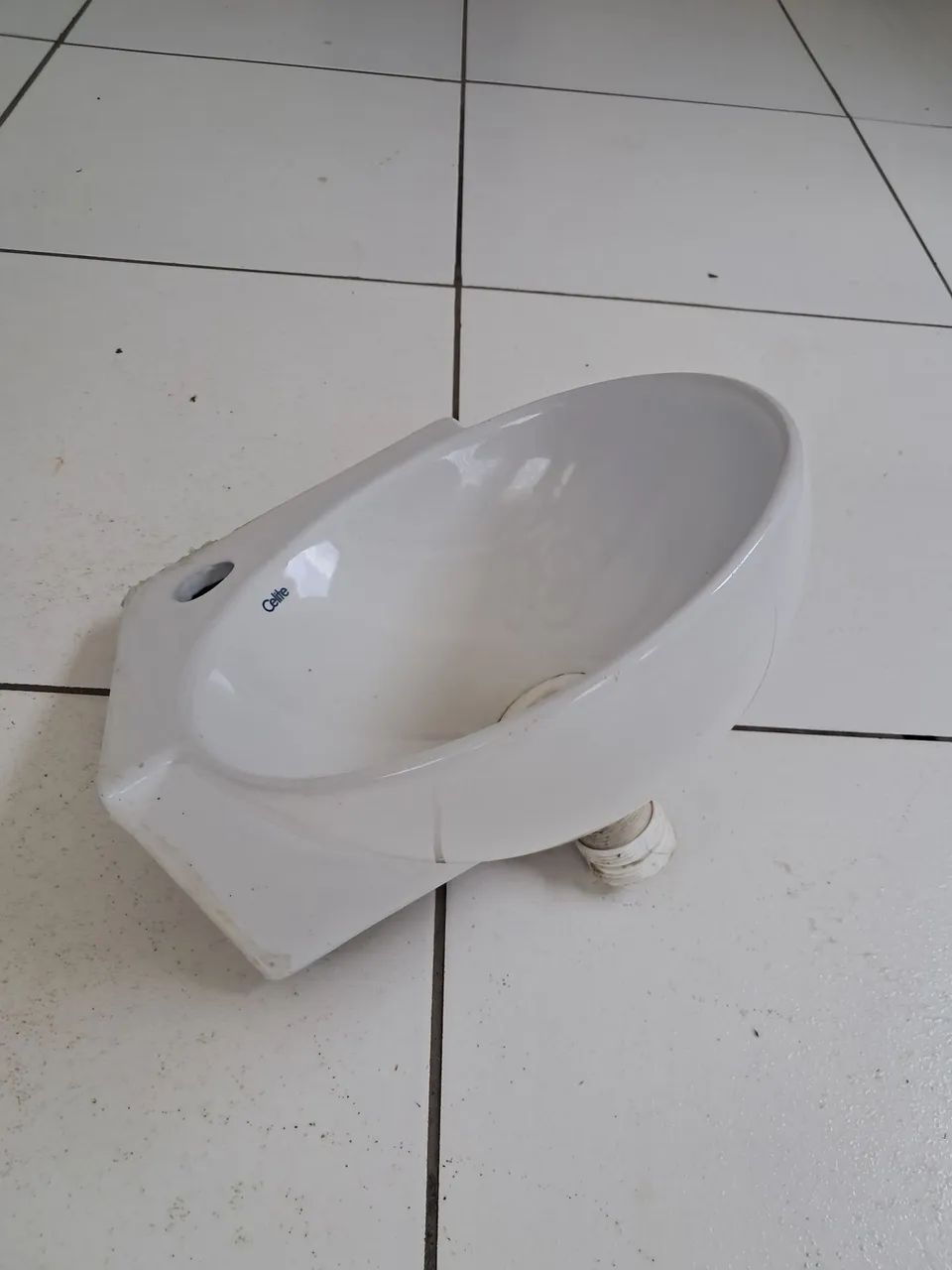Lavatório de canto Celite 
