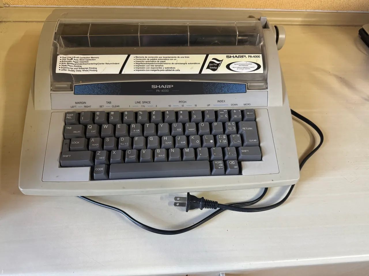 Máquina de escrever SHARP415078729794211840