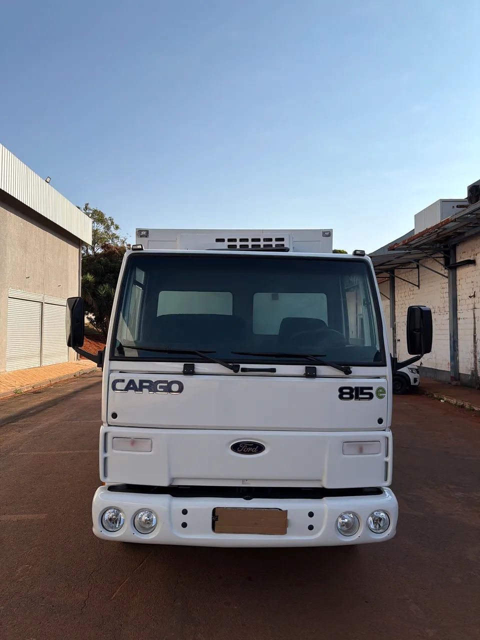 Caminhão Refrigerado - *