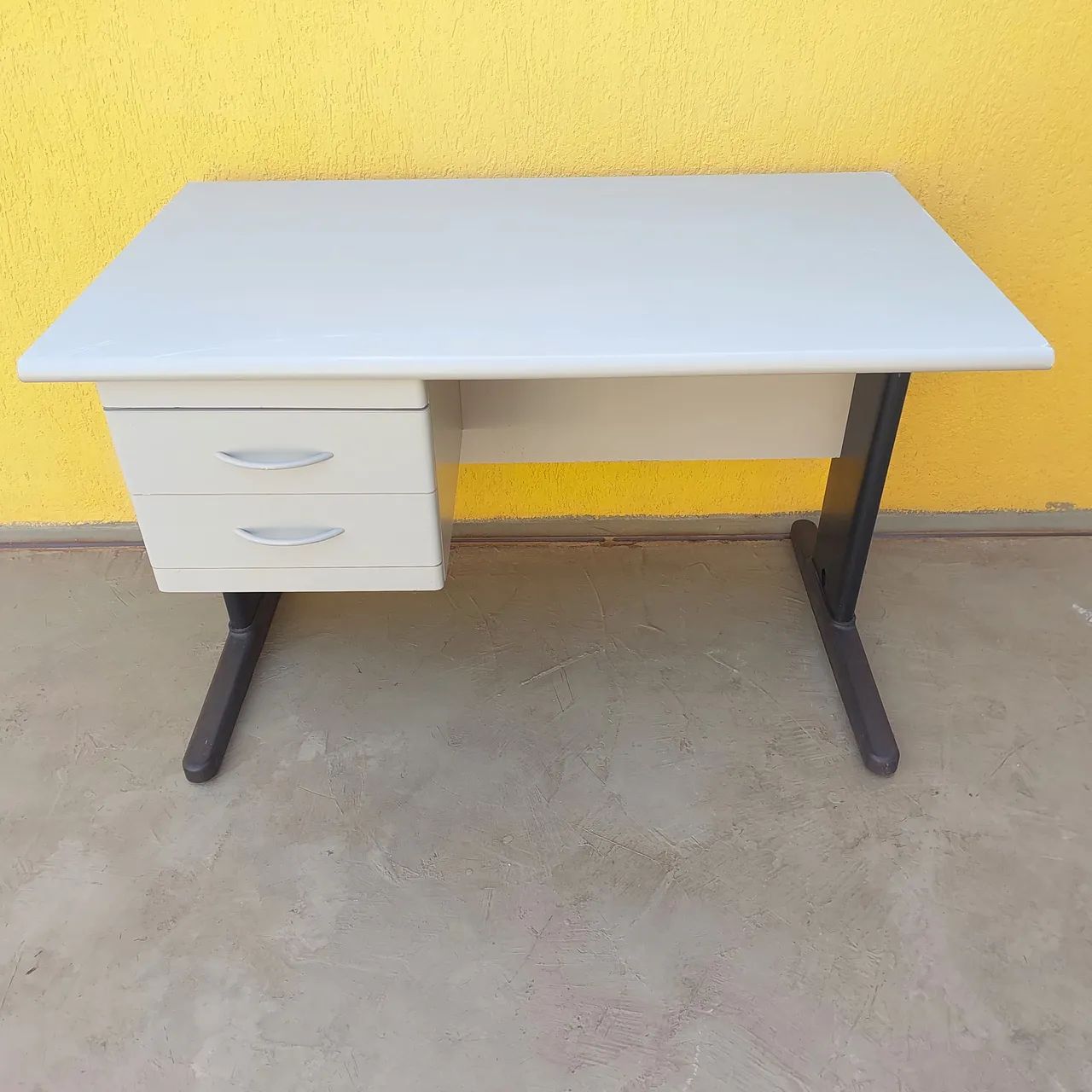Mesa escritório com gavetas - Foto 3