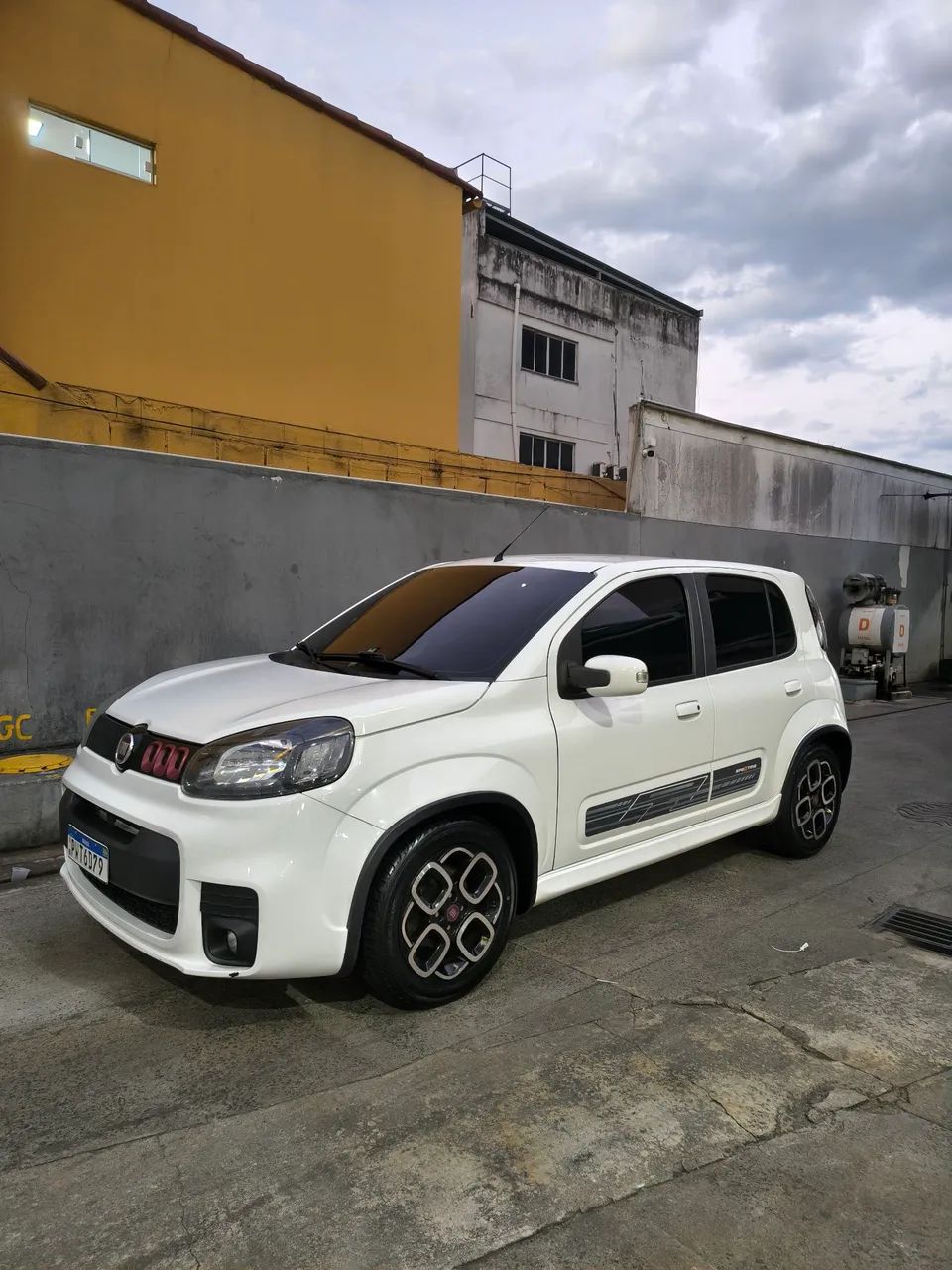 Fiat Uno Sporting 1.4 EVO Fire Flex 8V 4P 2016