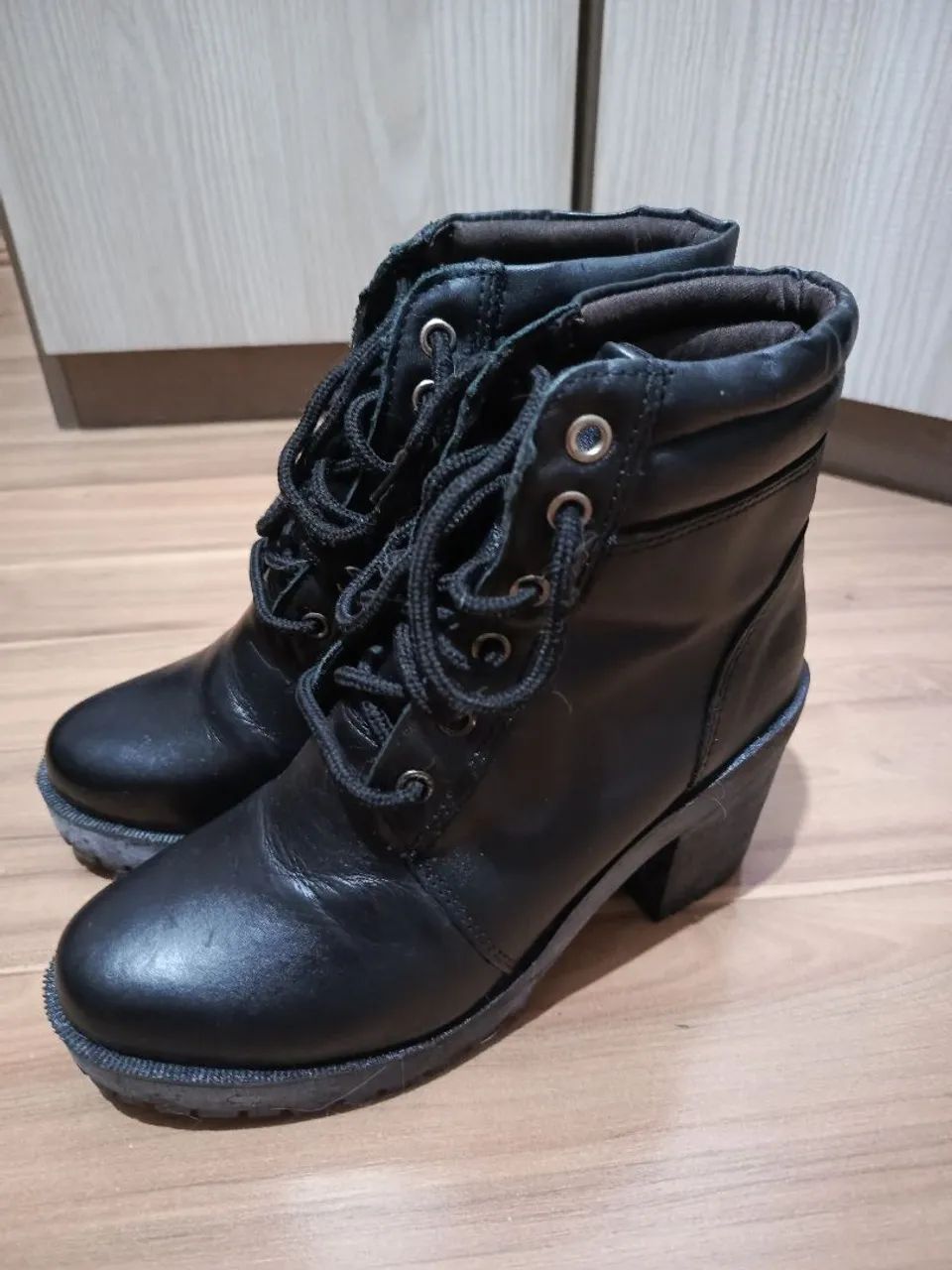 Bota em couro legítimo 