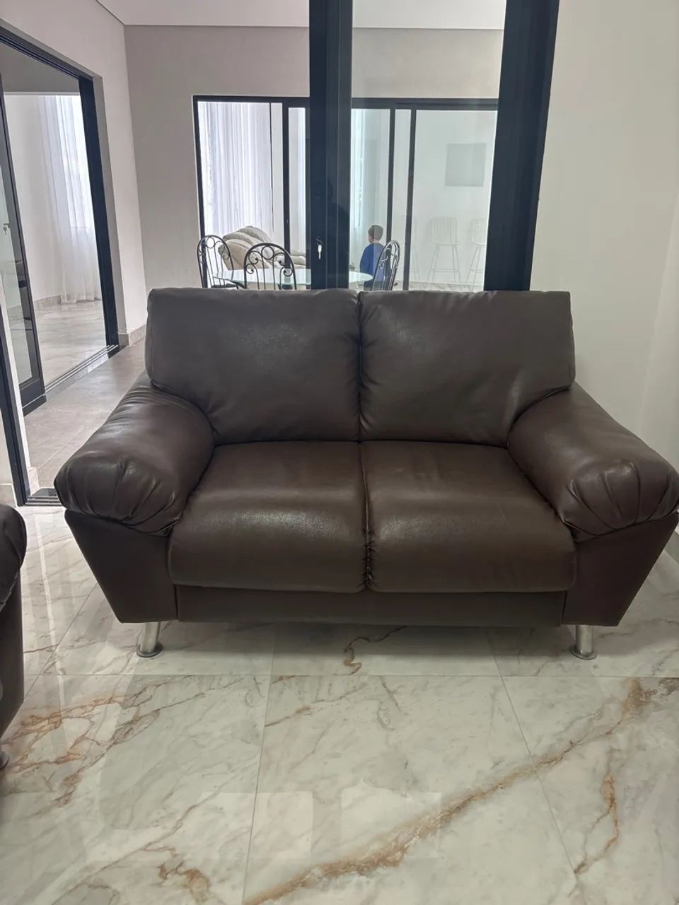 Conjunto sofá couro marrom - Foto 3