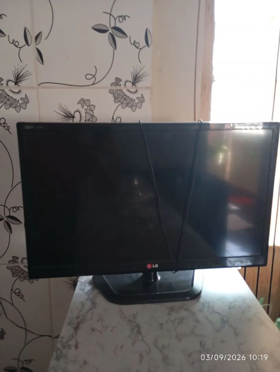 monitor com defeito, liga aparece a imagem mas com embaçamentos