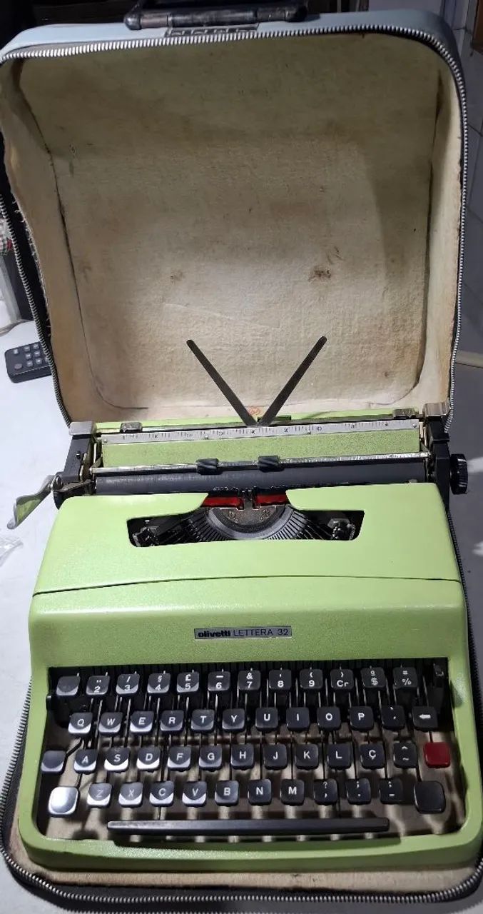 Maquina de Escrever Olivetti Lettera 32 - Foto 5