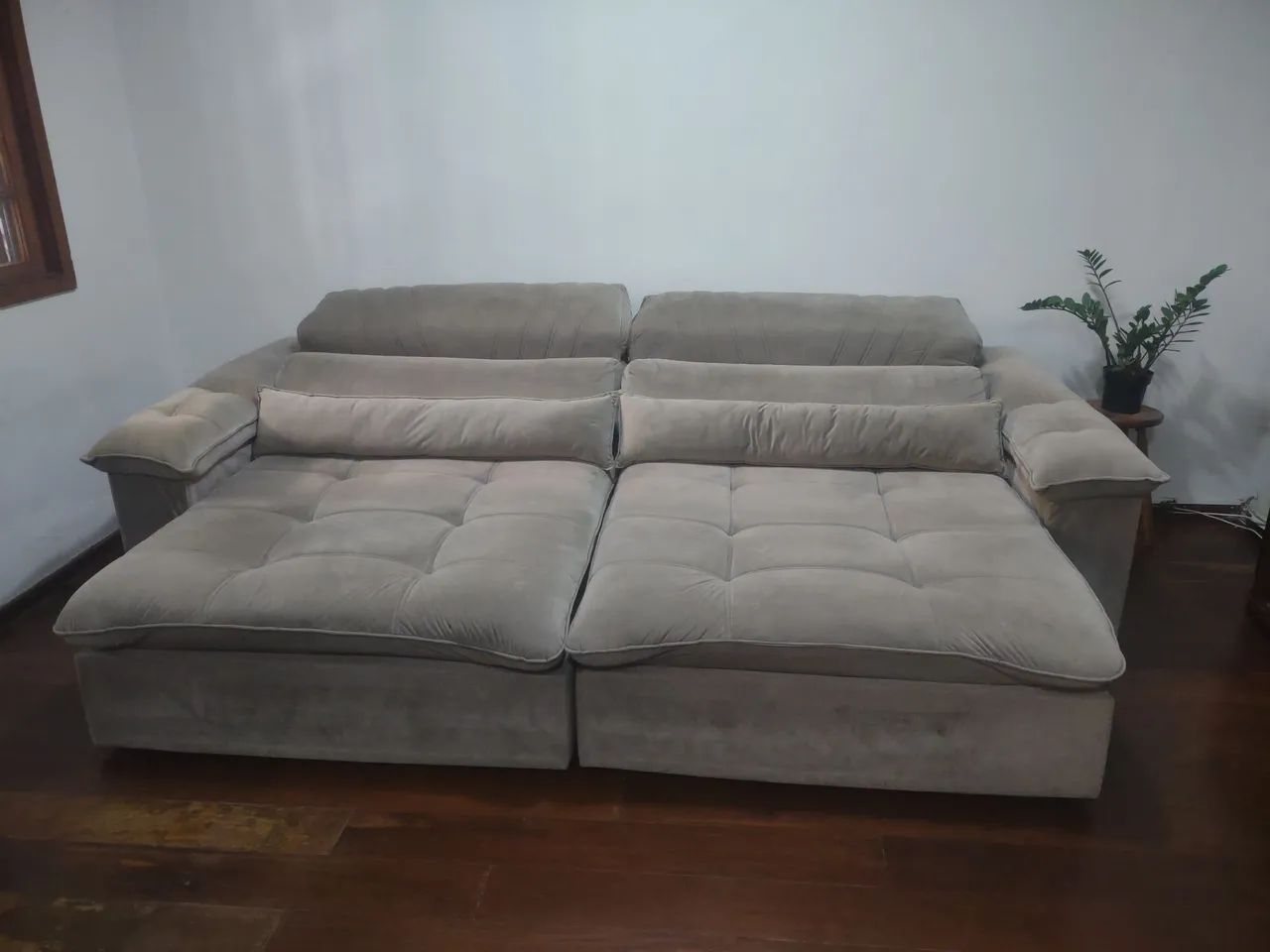 Sofá retrátil de 4 lugares. 