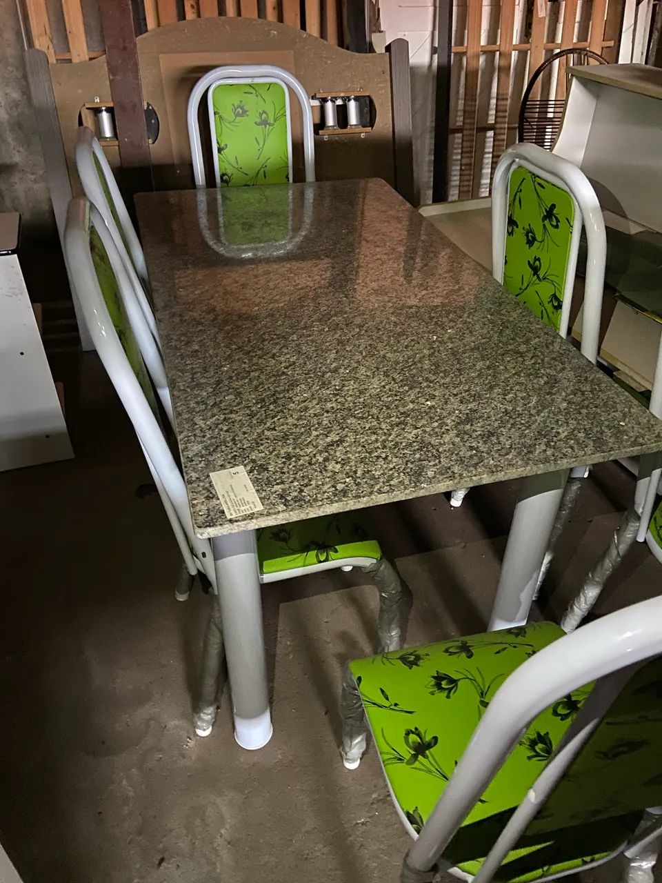 Mesa de mármore com 6 cadeiras  - Foto 2