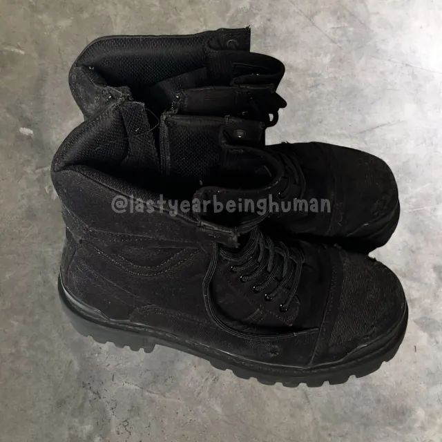 Bota Balenciaga Strike Preta - Foto 2