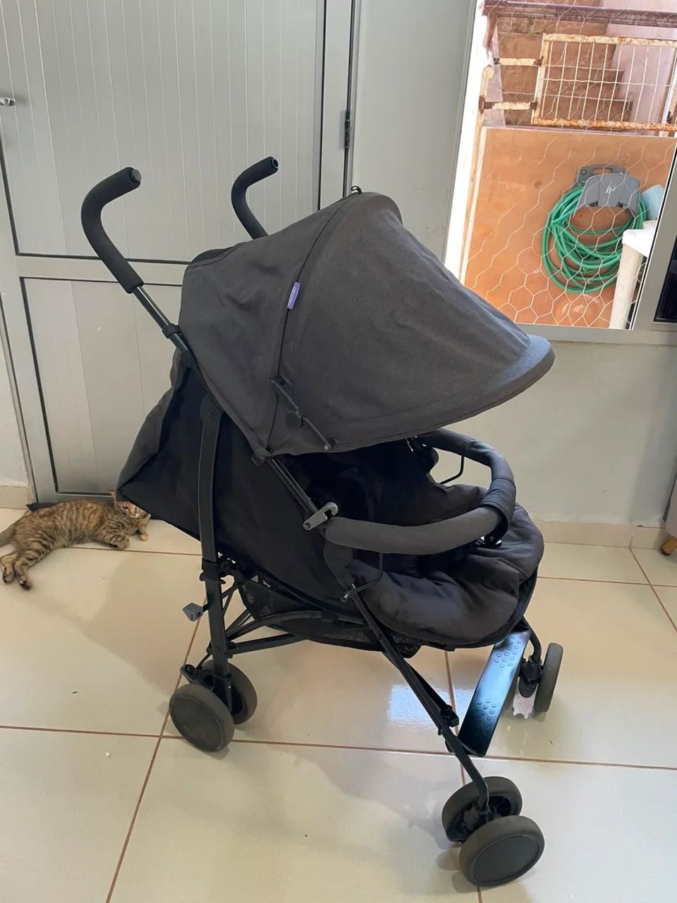 Carrinho de bebê preto - Foto 4