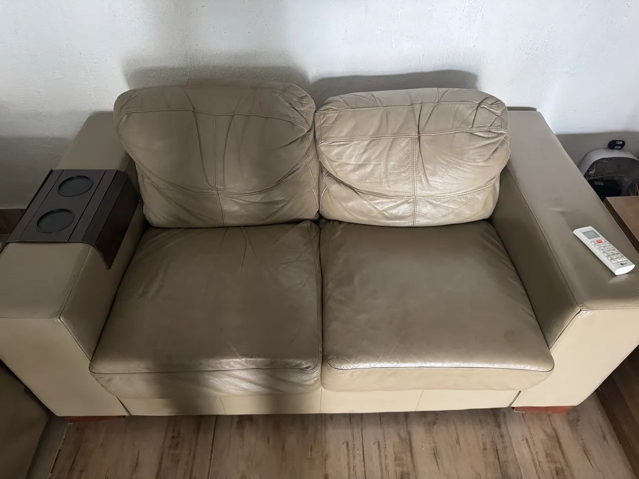 CONJUNTO SOFÁ DE COURO 3 e 2 lugares  - Foto 2