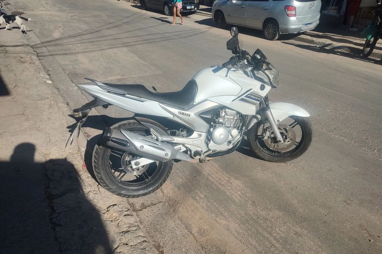 FAZER 250 ano 2015 baixo Km  - Foto 2