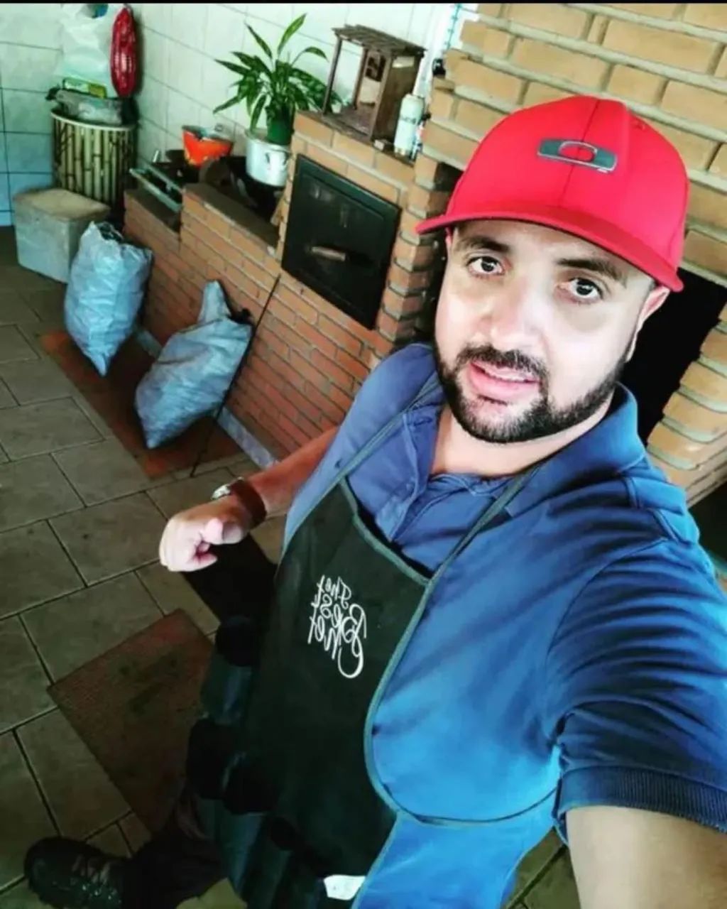 Sou churrasqueiro garçom e segurança 