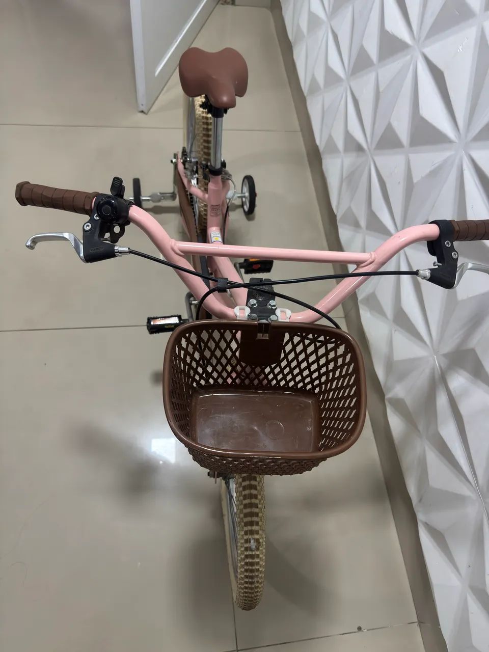 Bicicleta infantil btwin com rodinha  - Foto 2