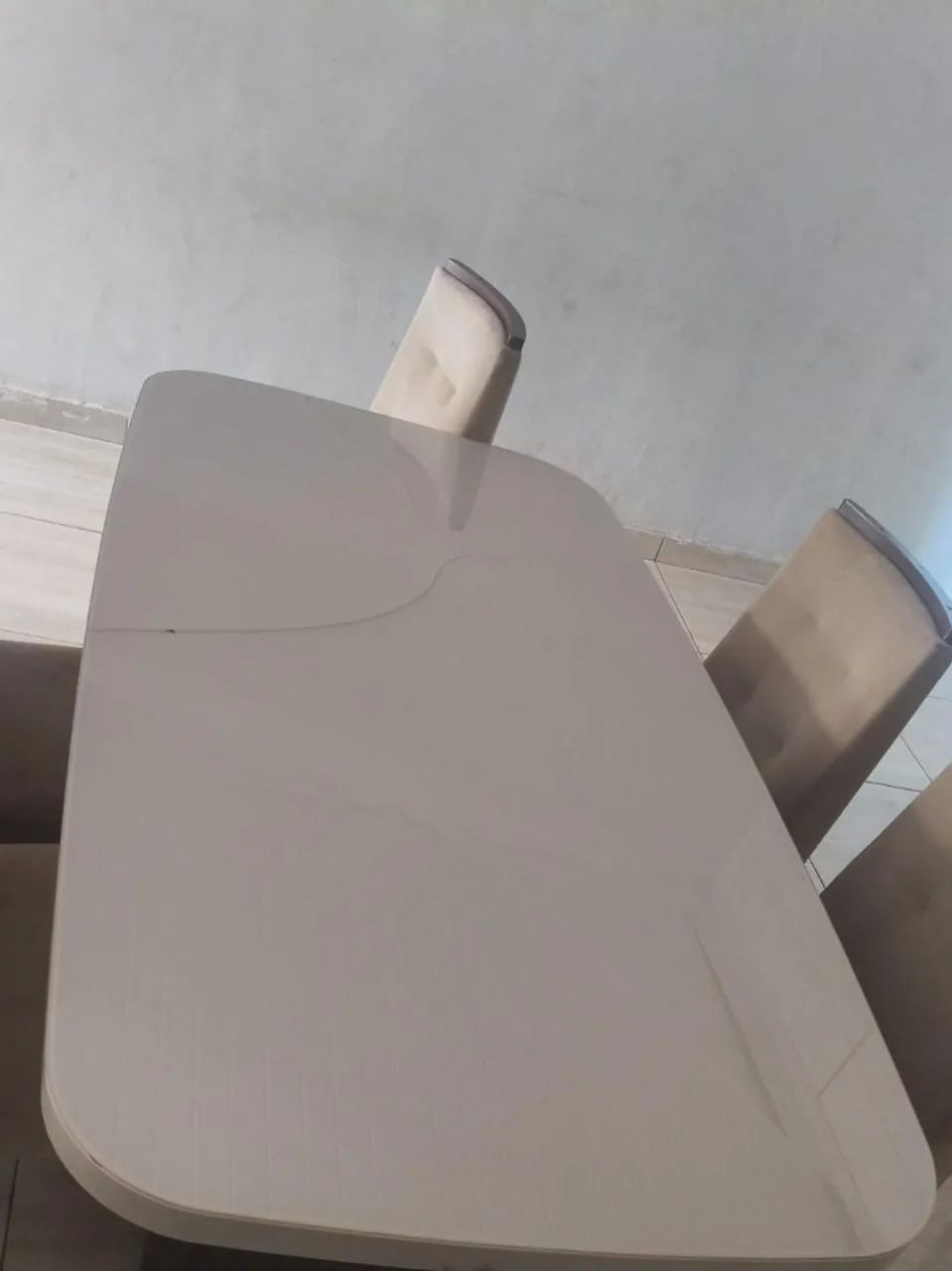 Vendo mesa 6 cadeiras, com vidro quebrado - Foto 4