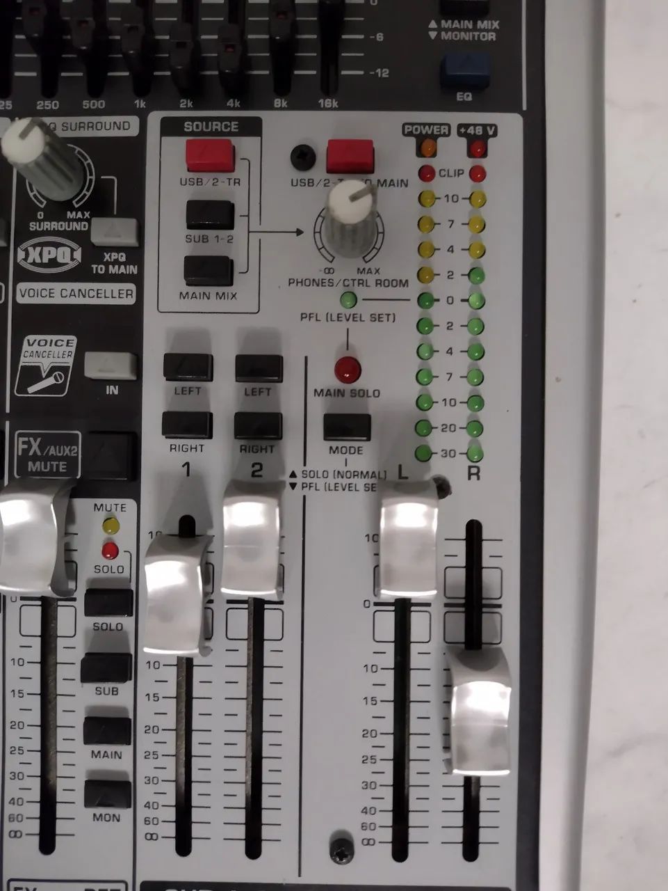 MESA SOM MIXER BEHRINGER XENYX QX1832USB 12 CANAIS 3/2 PRÉ