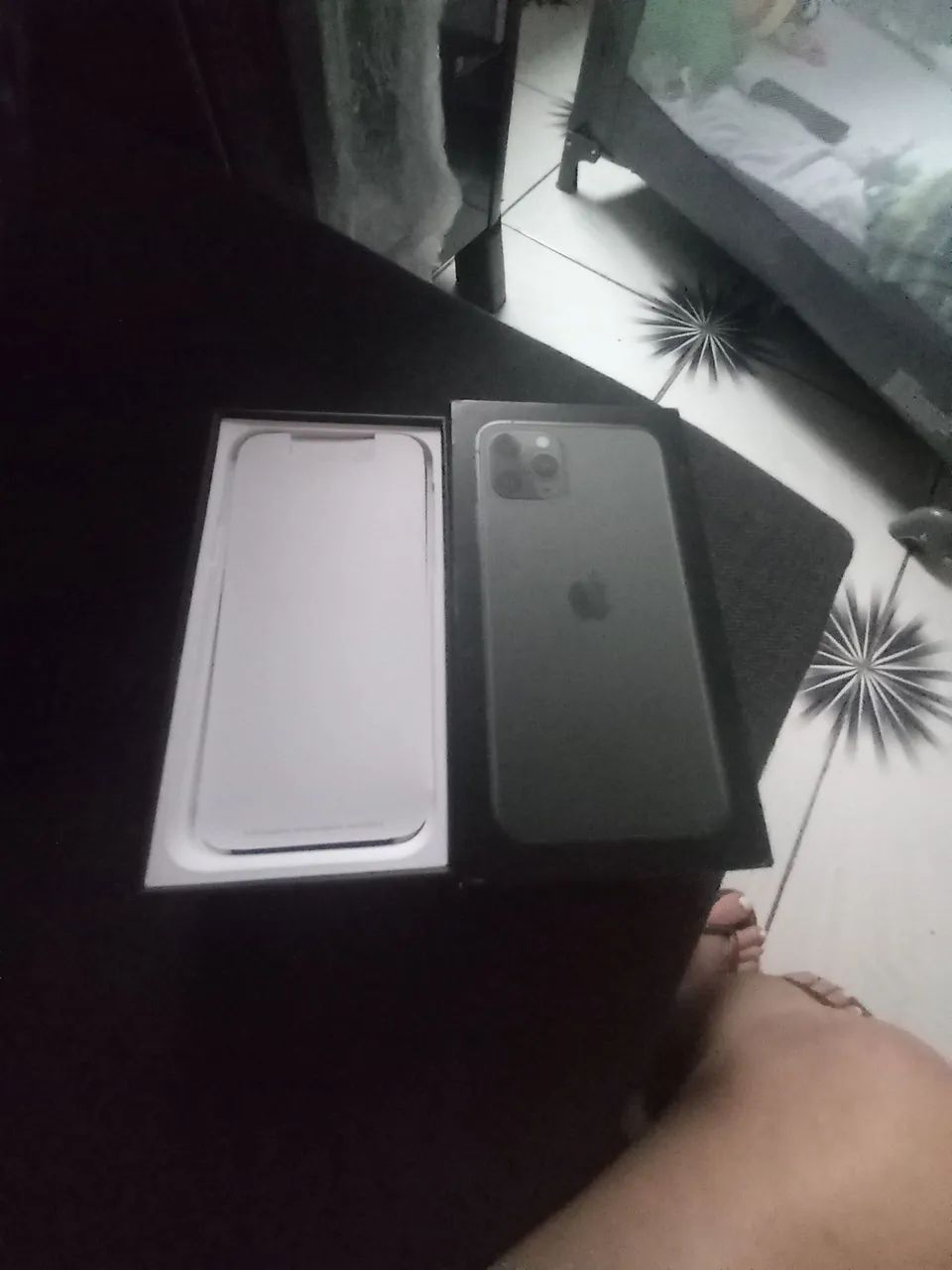 Caixa iphone 11 pro com manual  - Foto 4