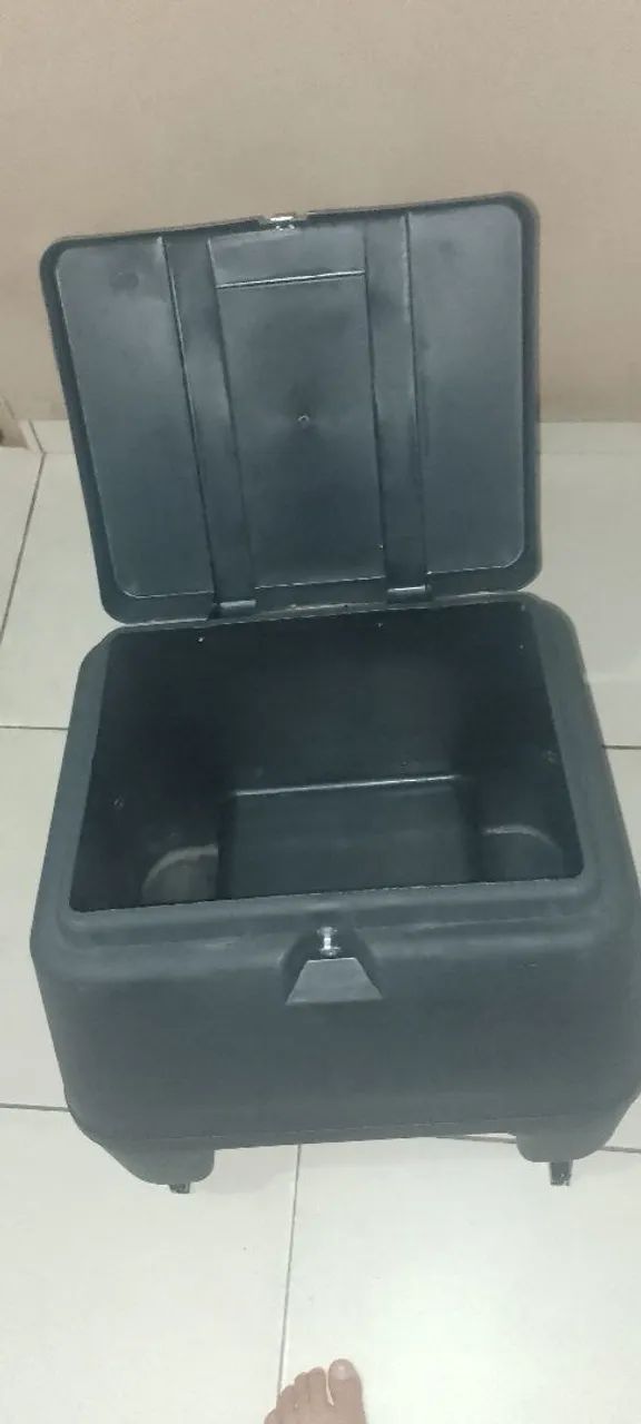 Estou vendendo baú de 80 litros 