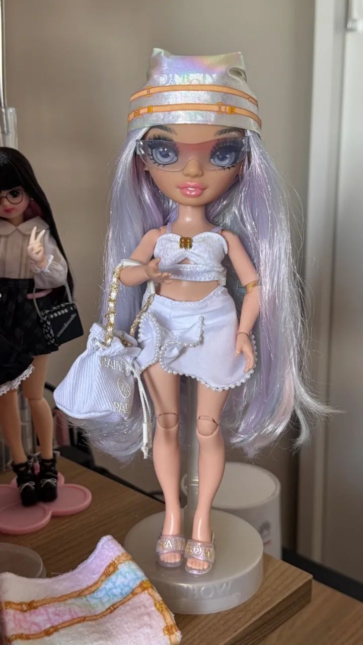 Boneca Rainbow High