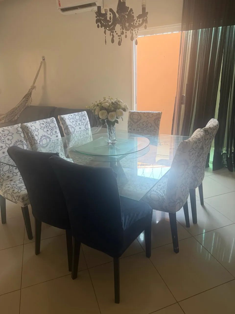 Mesa de sala de jantar com 8  cadeiras - Foto 2