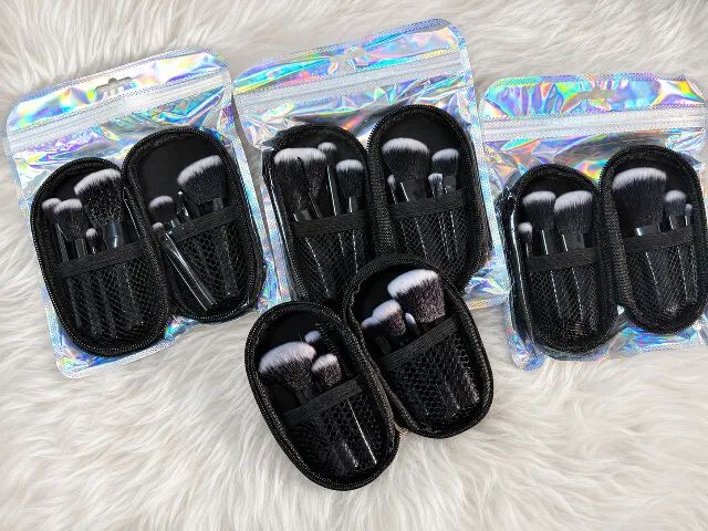Kit com 10 pincéis de maquiagem profissionais