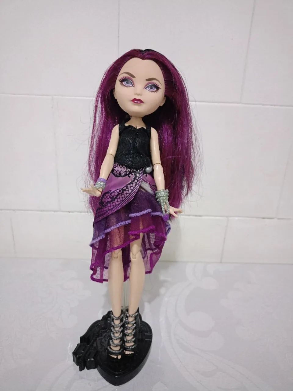 Boneca Ever After High Raven Queen 