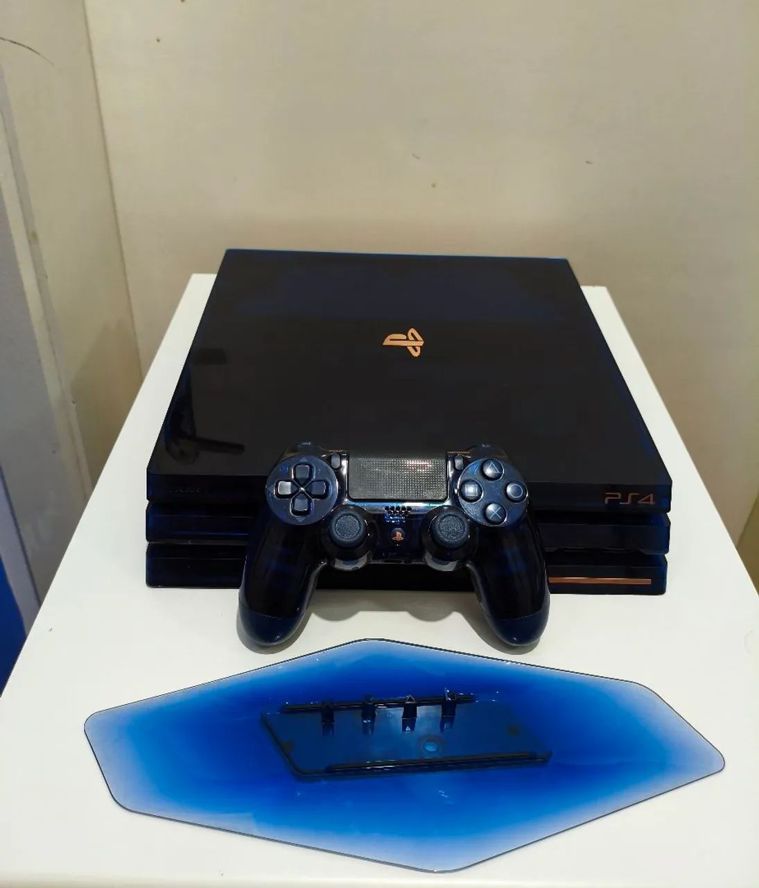 PlayStation 4 Pro 2TB 500 Million Edition - Edição Limitada Colecionador N° 38941/50000  - Foto 3