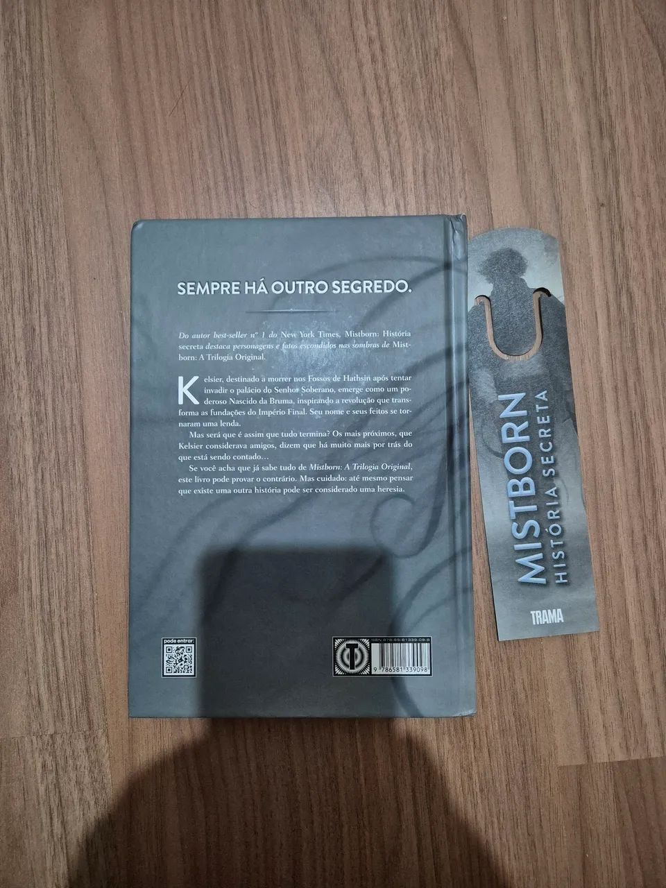 Livro Mistborn: A historia secreta - Foto 2