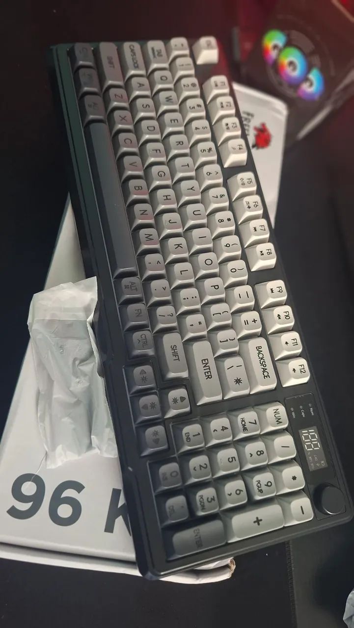 Teclado Sem Fio FreeWolf - M96 RGB - Foto 5