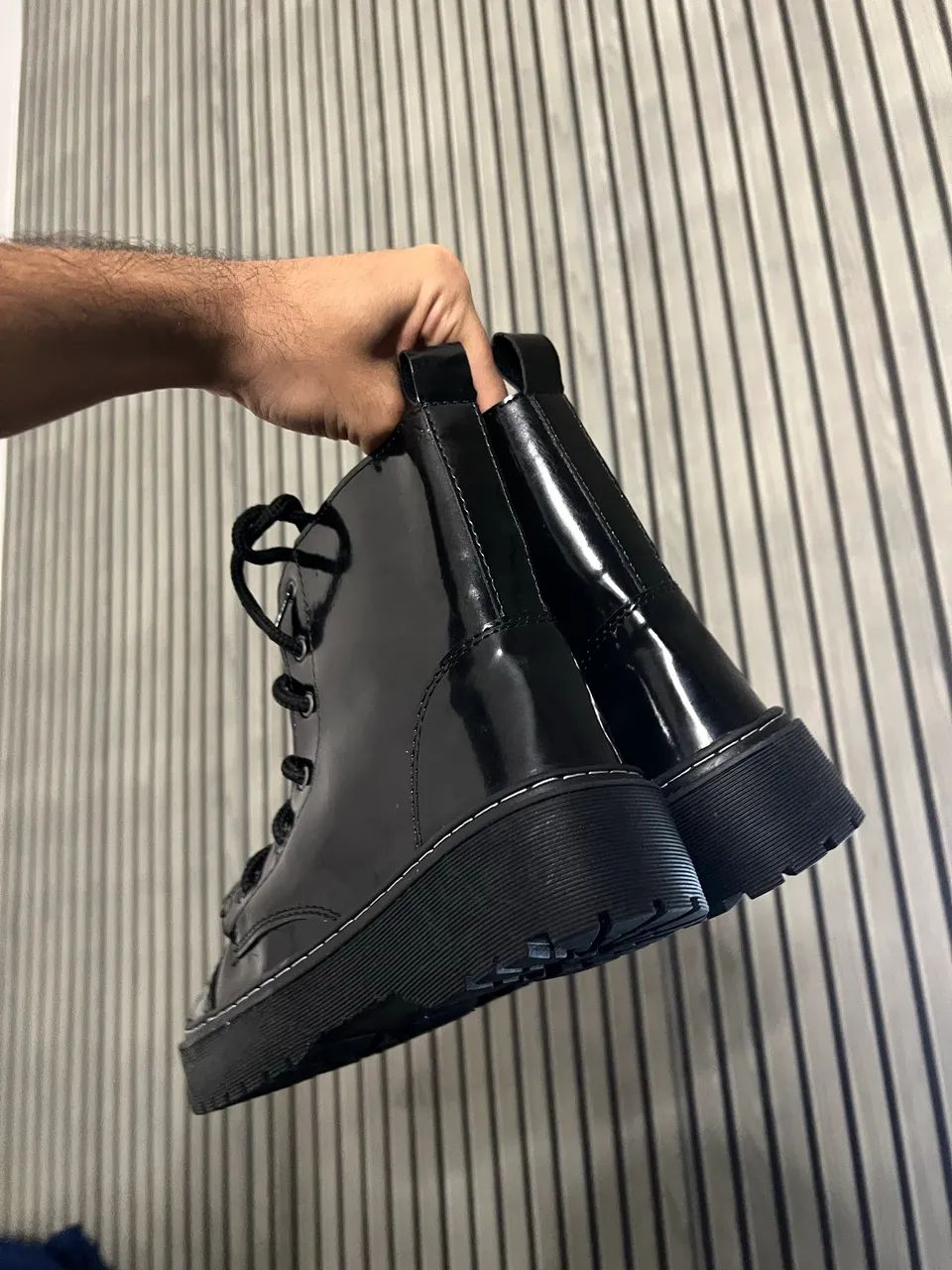 Bota coturno verniz 38 - Foto 4