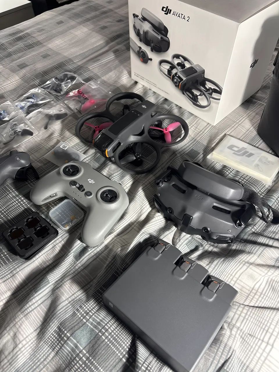 DJI AVATA 2 (Combo Fly More) + CONTROLE FPV 3 + Filtros ND  - Foto 5