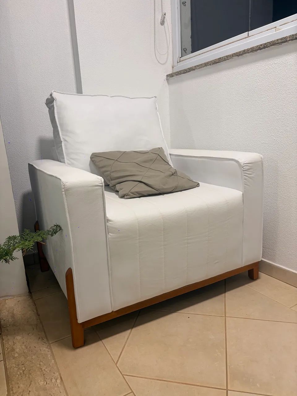 Poltrona corino branca 