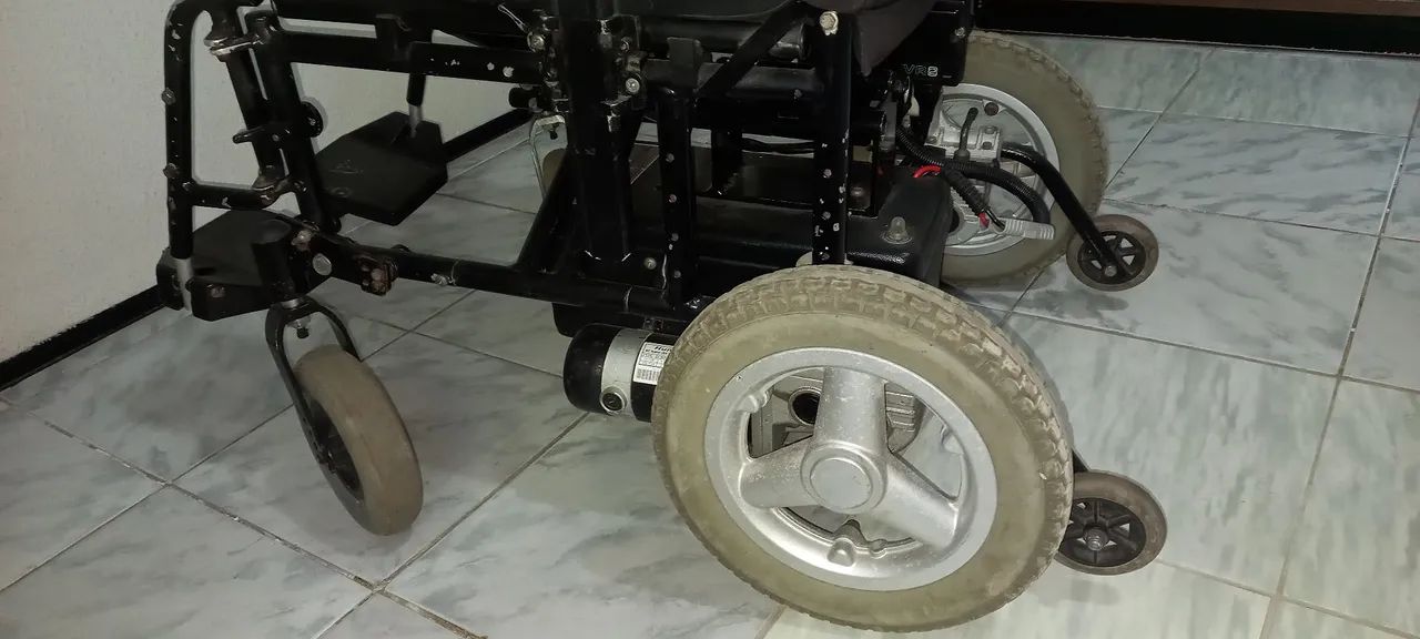 Cadeira de rodas motorizada - Foto 4