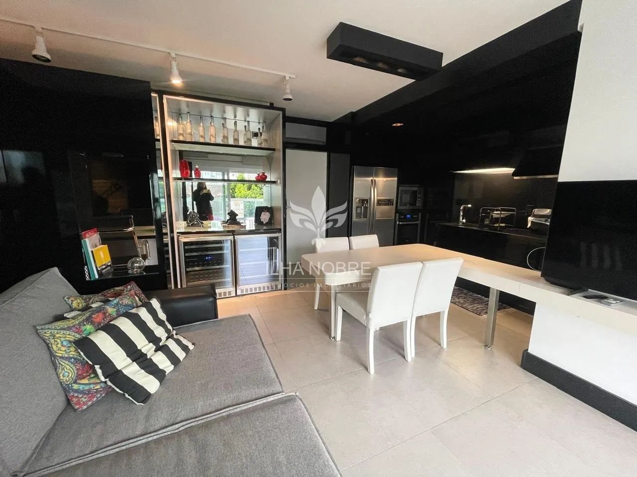 Studio mobiliado para alugar no Centro Florianópolis com garagem com 53 m²