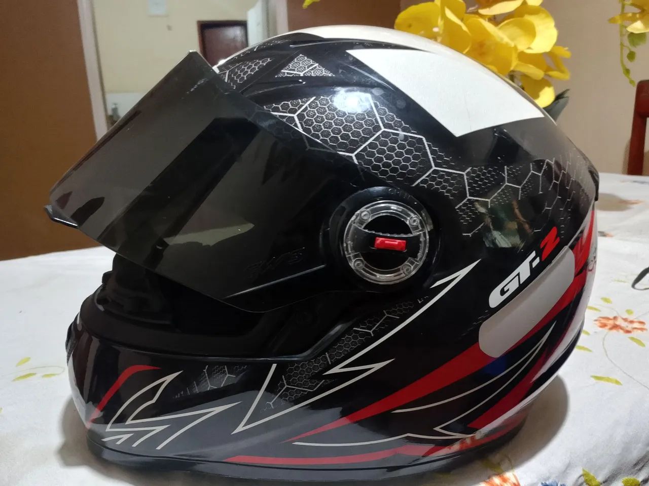 Capacete estiloso com Duas viseiras