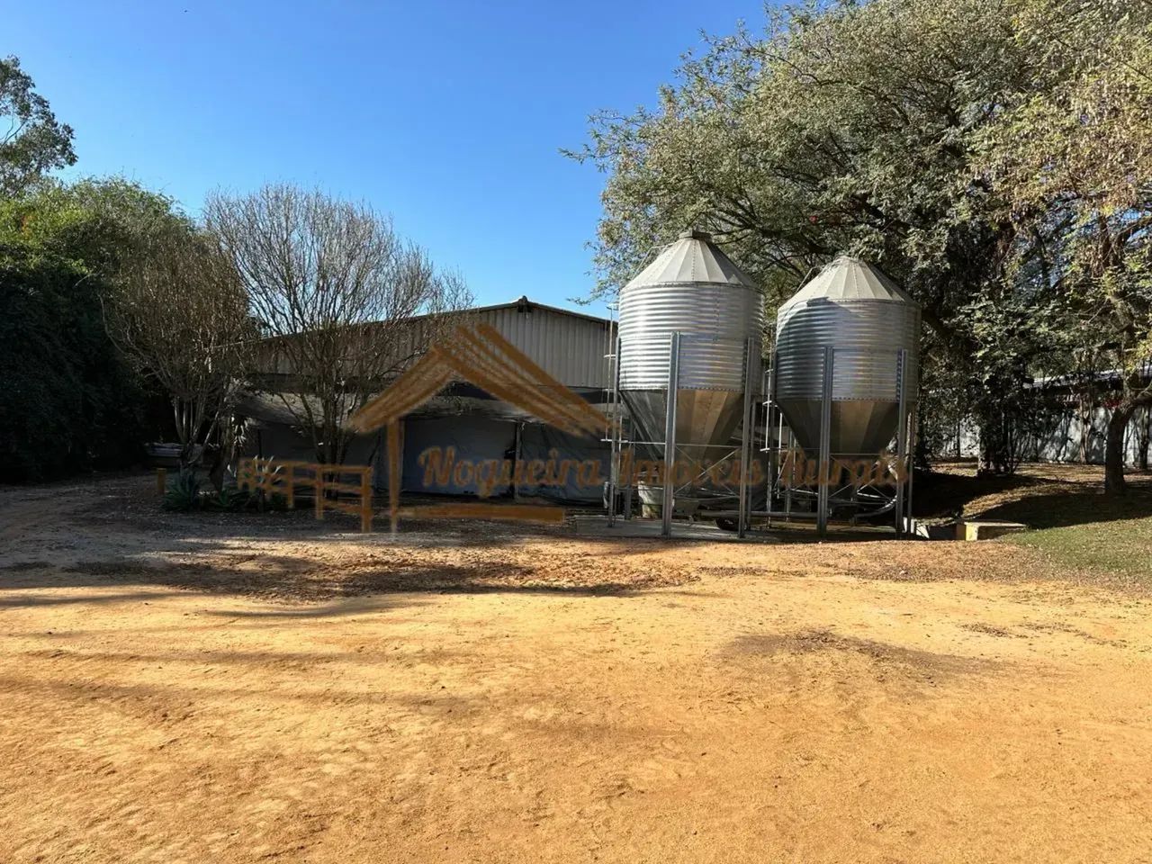 Sitio com granjas, área com 5,5 alqueires na região de Tatui/SP - Foto 4