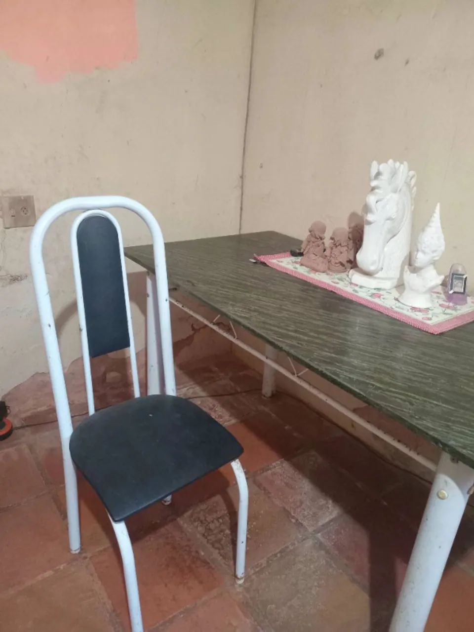 Mesa de jantar com 04 cadeiras em ferro  - Foto 2
