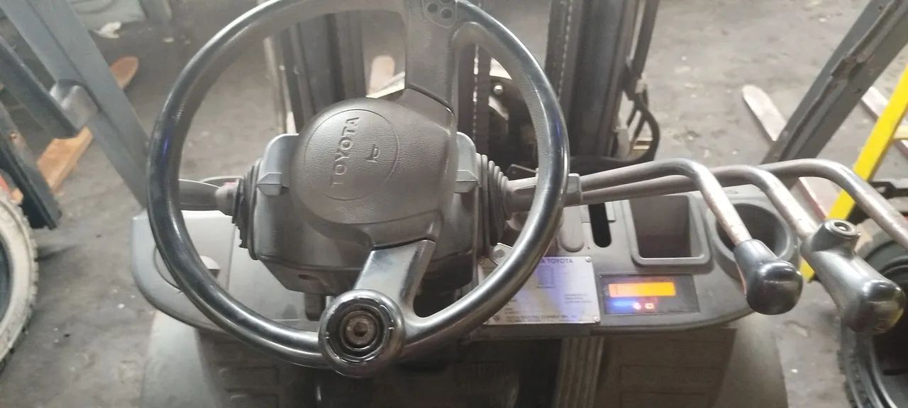 Empilhadeira Toyota 8FG25 2013 - Foto 4