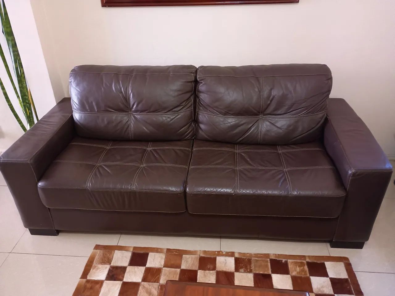 CONJUNTO DE SOFÁ EM COURO LEGÍTIMO