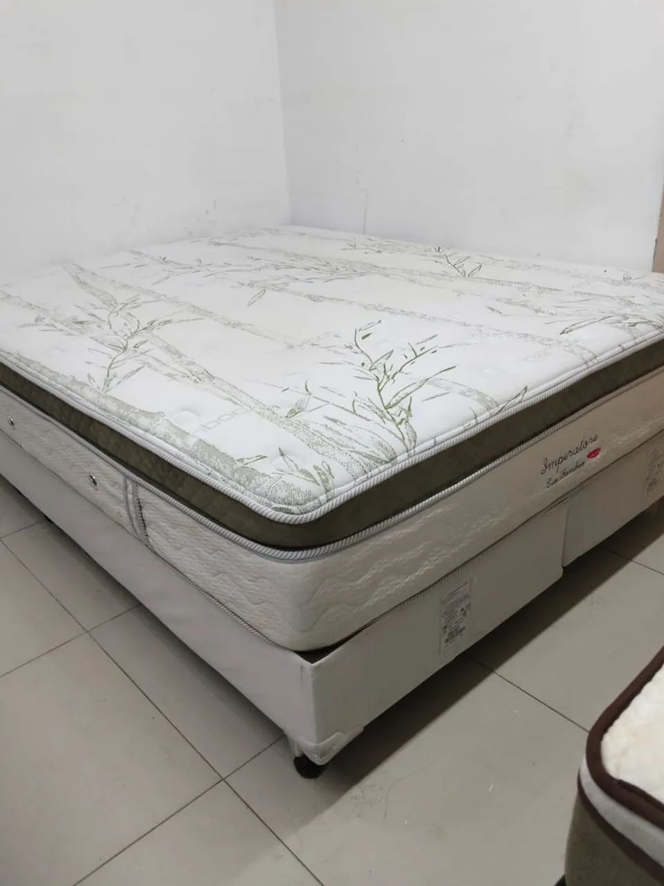 Linda cama box e colchao queem size com pilow top ( novo ) * - Foto 5