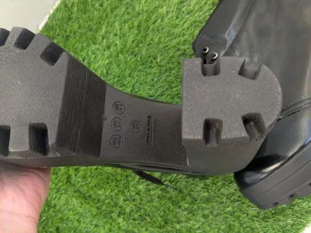Bota de couro e salto alto nº39