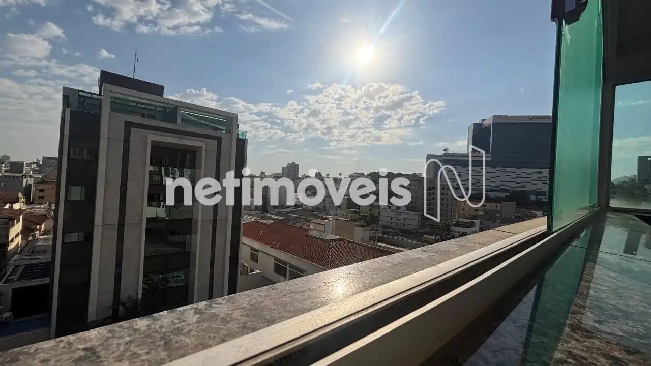 Excelente cobertura com Quatro Quartos , sendo uma suíte e uma semi suíte