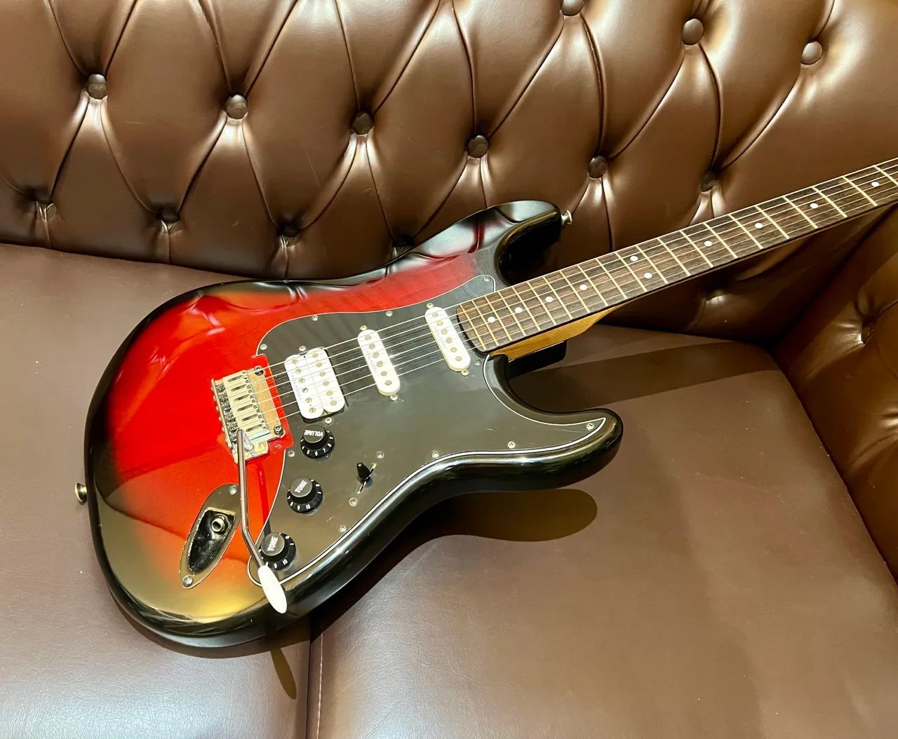 Guitarra Squier Standard - Foto 4