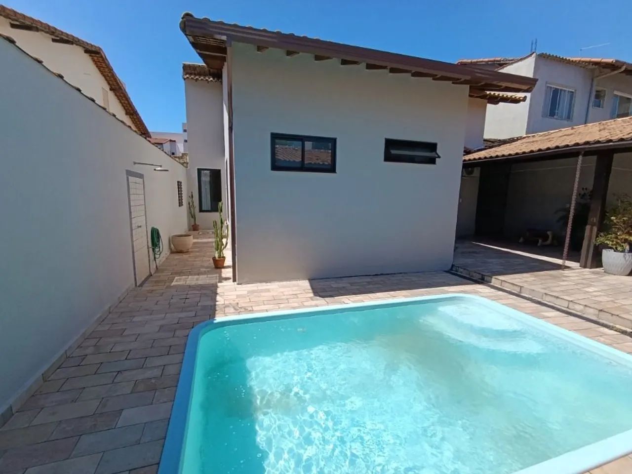 Linda casa linear com 3 dormitórios e piscina na Morada da Colina!  - Foto 2