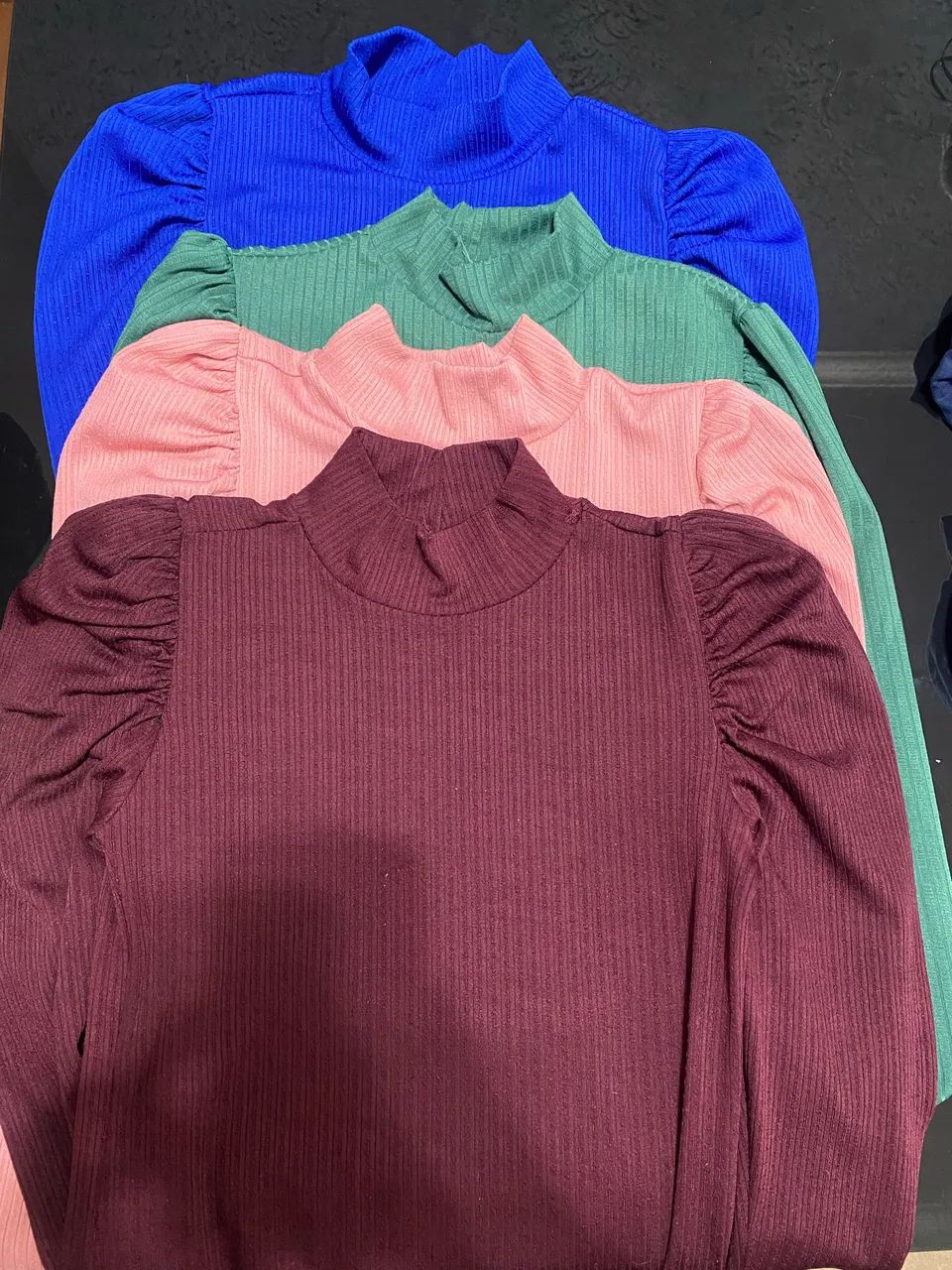 Blusas diversas cores manga bufante no ombro 