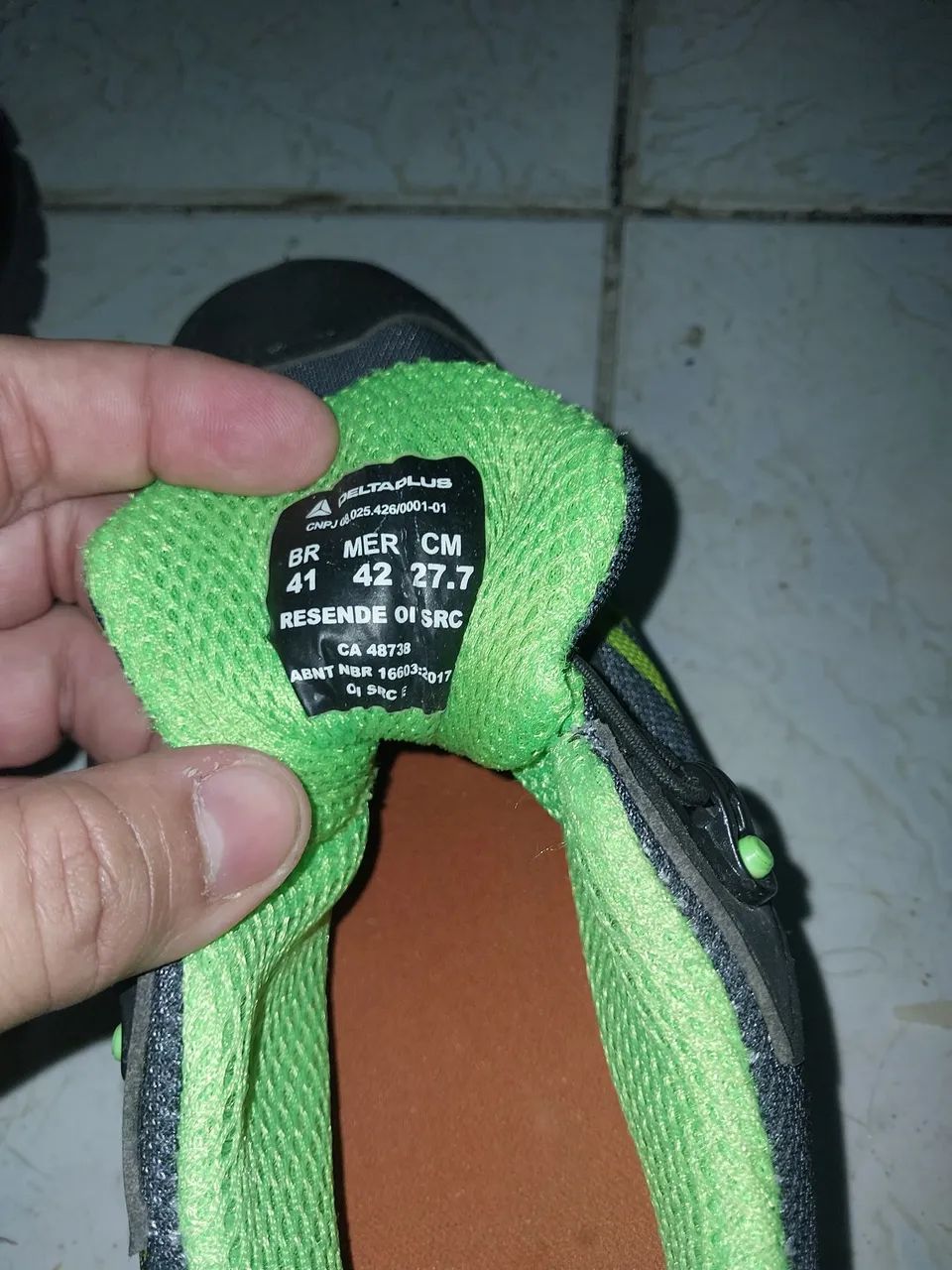 Calçado de segurança Deltaplus, nunca foi usada. - Foto 3
