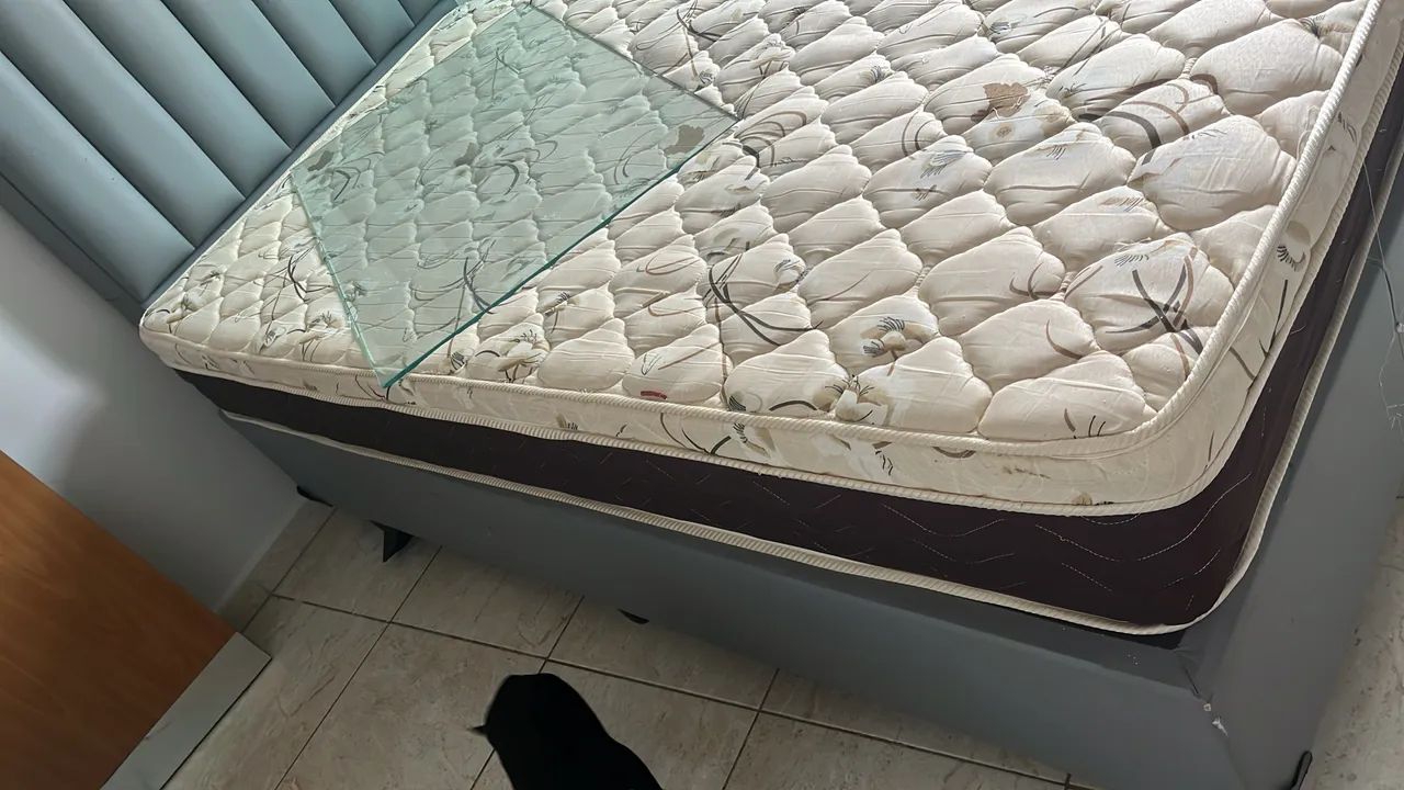 Cama Box, colchão e cabeceira 