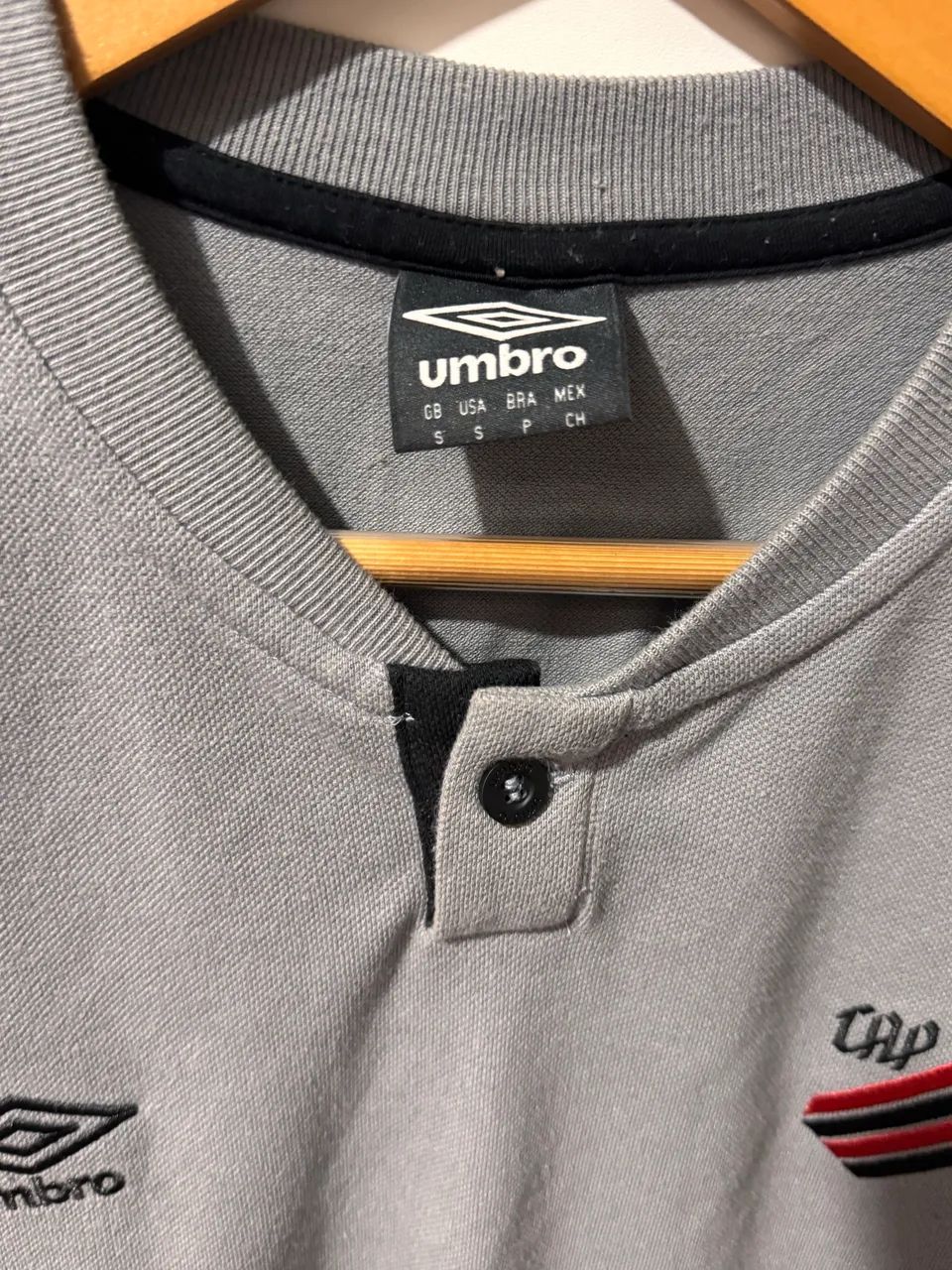 Camisa polo atlético paranaense P - Foto 2